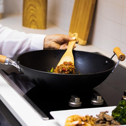 14-Inch Cast Iron Wok with Maple Handle Y2761