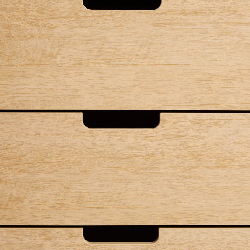 6-Drawer Dresser with Cut-Out Handles K593158