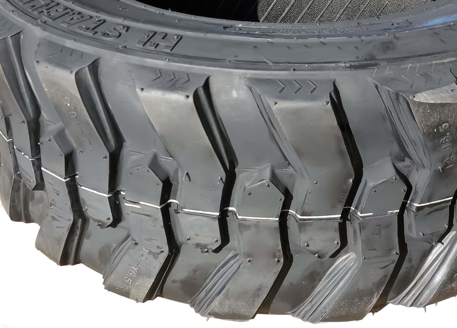 Heavy Duty 12x16.5 12 Ply Skid Steer Tire with Rim Guard F682