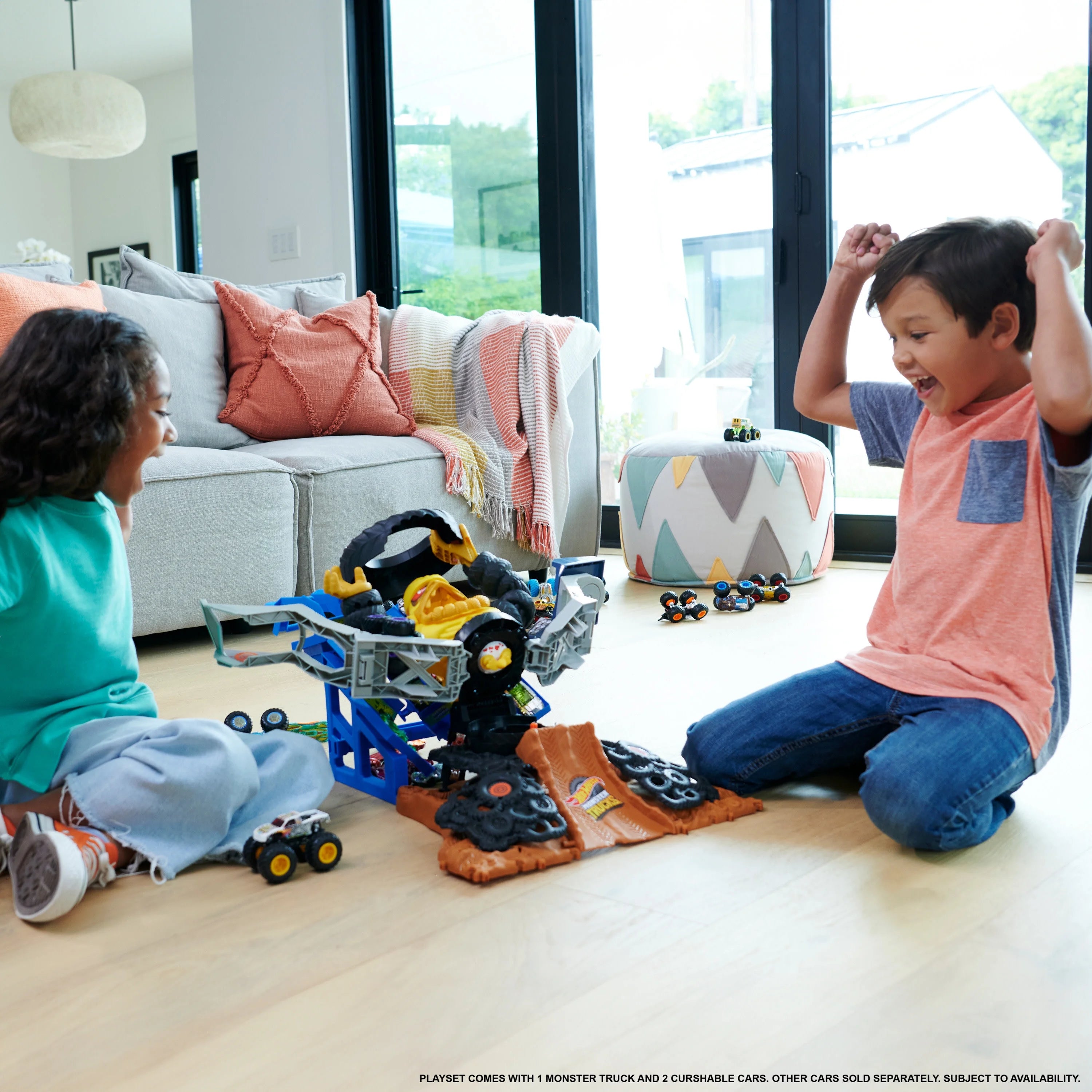 Monster Trucks Arena Smashers Takedown Playset P32763