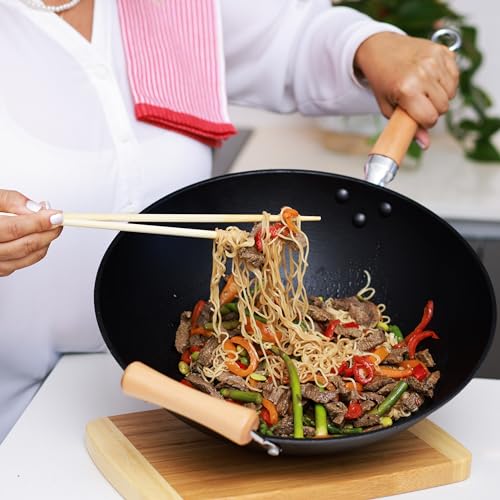 14-Inch Cast Iron Wok with Maple Handle Y2761