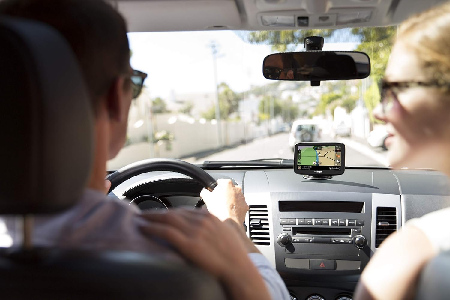 GPS Navigation Device with Wi-Fi Updates and Real-Time Traffic Y8562