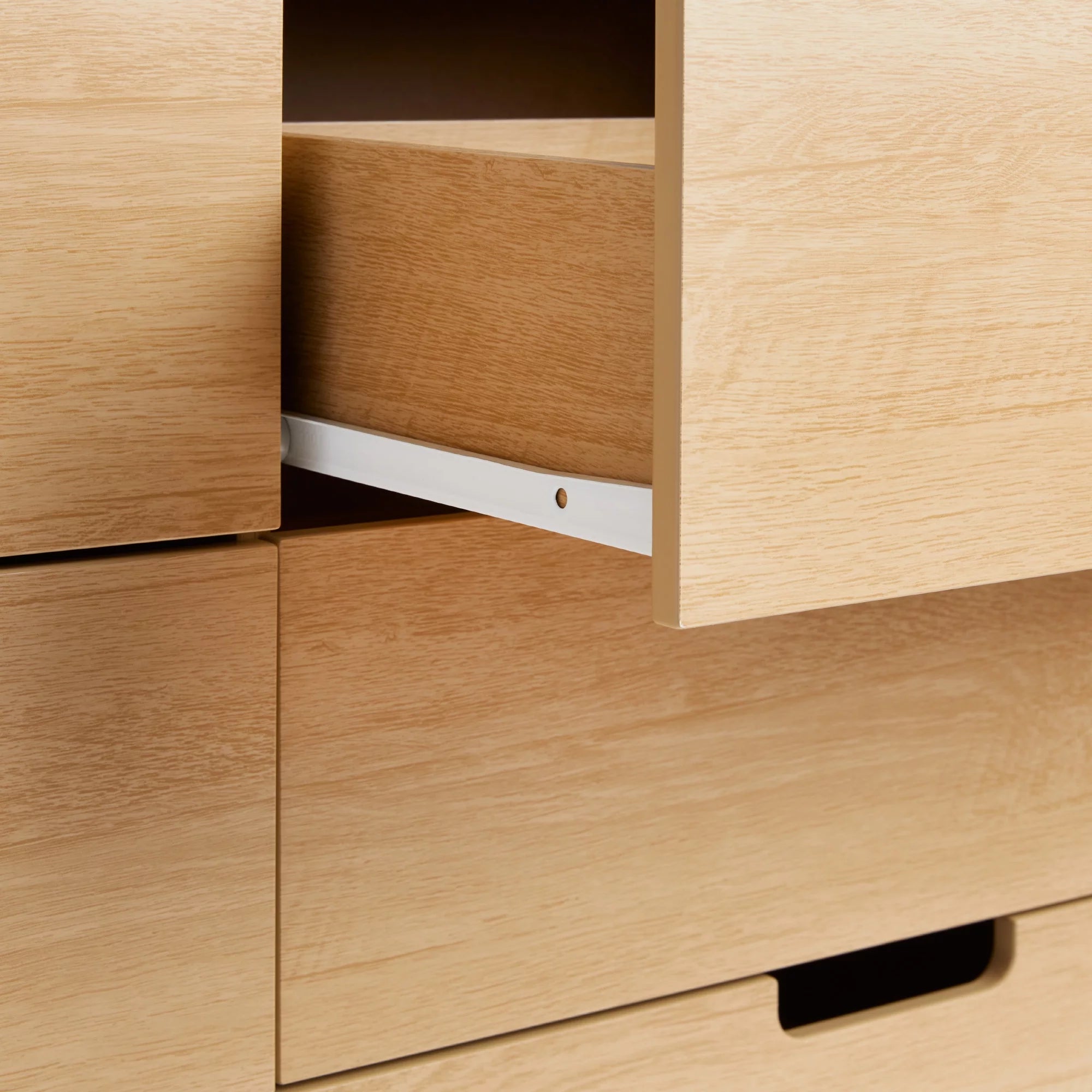 6-Drawer Dresser with Cut-Out Handles K593158