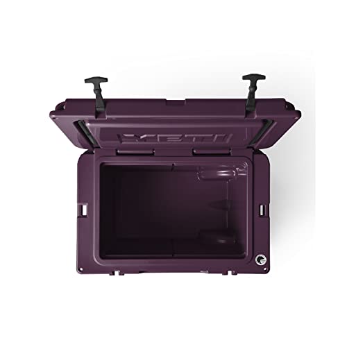 Wheeled Hard Cooler A90569