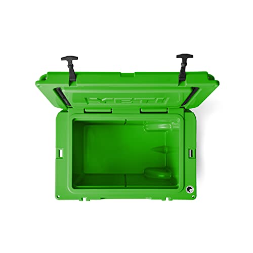 Wheeled Hard Cooler A90569