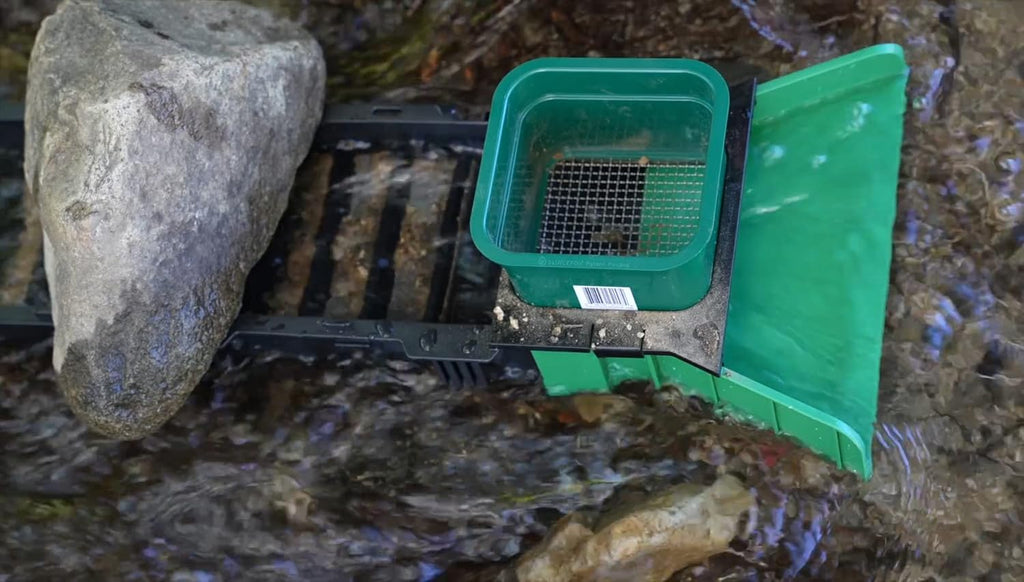 Compact Gold Panning Kit with Sluice Box and Sifting Pans R339