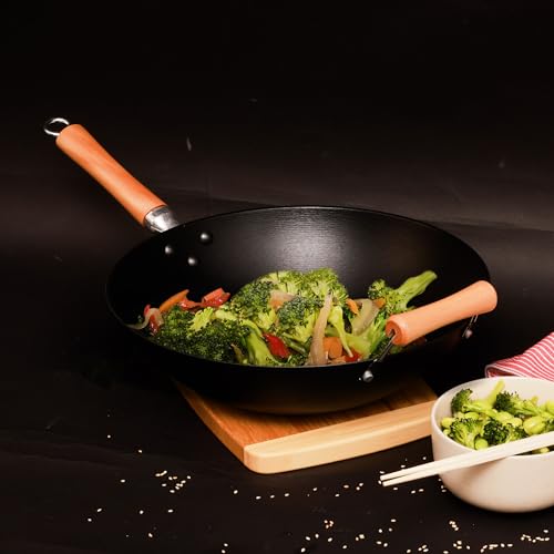 14-Inch Cast Iron Wok with Maple Handle Y2761