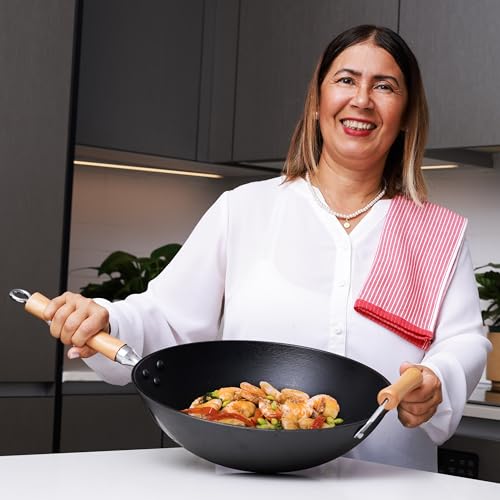 14-Inch Cast Iron Wok with Maple Handle Y2761