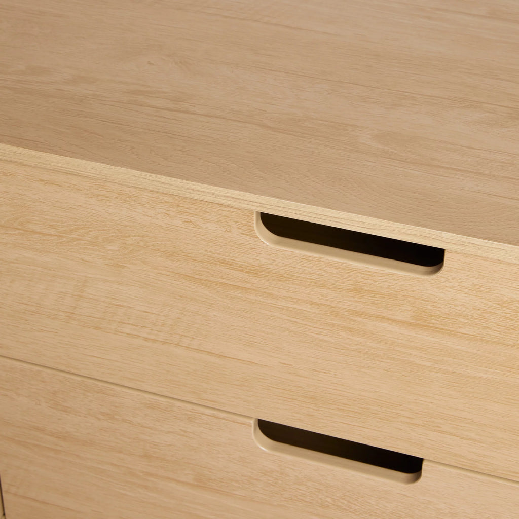 6-Drawer Dresser with Cut-Out Handles K593158