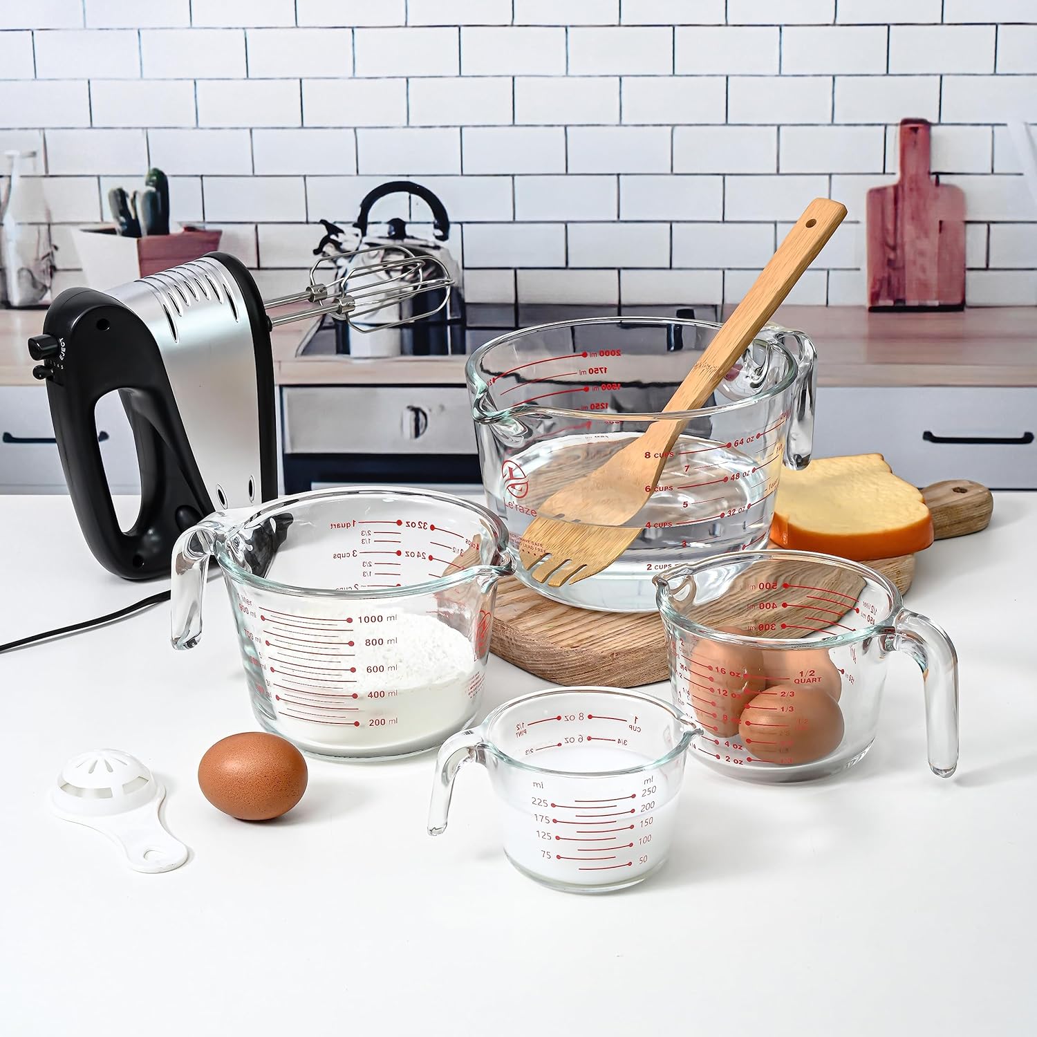 Glass Measuring Cups Set of 4 with Lids C15948