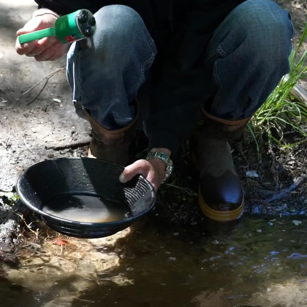 Compact Gold Panning Kit with Sluice Box and Sifting Pans R339